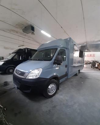 Autonegozio paninoteca ambulante food truck