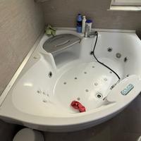 Dono vasca idromassaggio Novellini triangolare