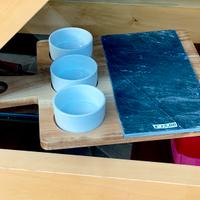 Tagliere con 3 ciotole e piano in ardesia