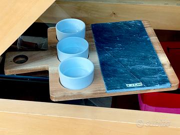 Tagliere con 3 ciotole e piano in ardesia