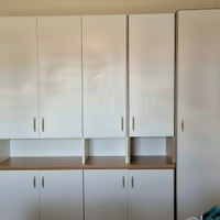 Due armadi laccati color panna