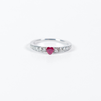 Anello cuore rubino con diamanti