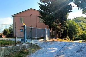 Casa colonica con corte, Serra San Quirico