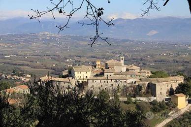 Terreno di 1000 m² a Giano dell'Umbria