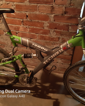 Bicicletta mountain bike