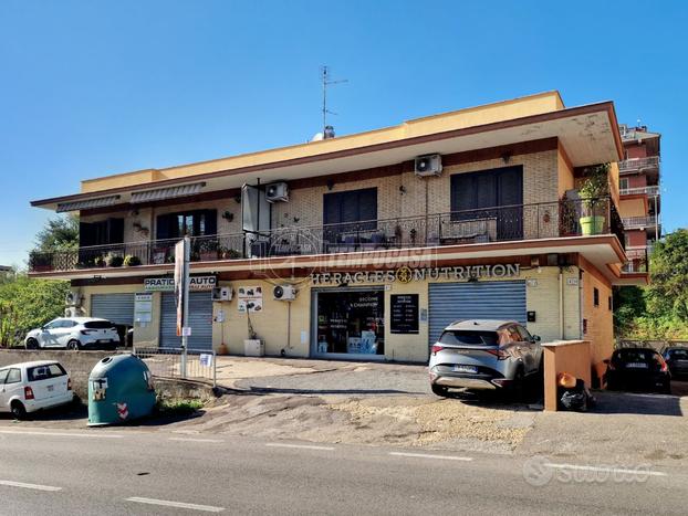 AMPIO QUADRILOCALE CON LASTRICO SOLARE E PARCHEGGI