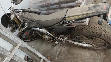 Honda 125  4T  HM MOTARD DERAPAGE