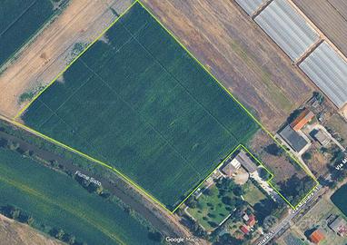 Terreno agricolo costeggiato dal fiume