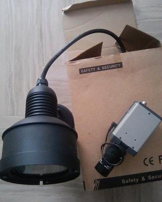 TELECAMERA PROFESSIONALE CCTV + ILLUMINATORE