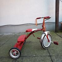 Triciclo rosso per bambini