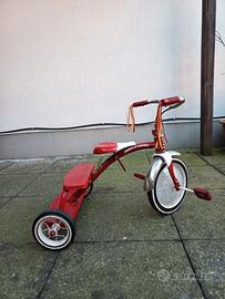 Triciclo rosso per bambini