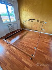 Struttura letto matrimoniale in ferro battuto