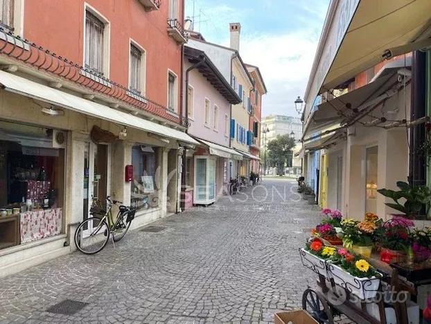 ELEGANTE BILOCALE IN PIENO CENTRO STORICO