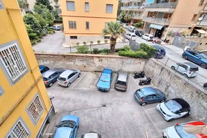 Via Pietro Castellino - 3 vani + servizio