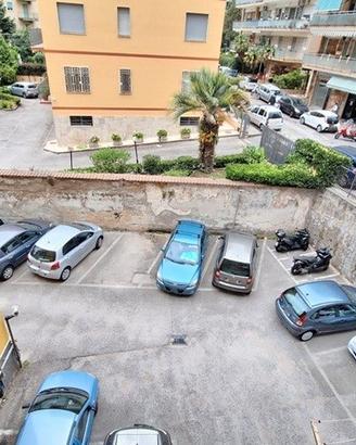 Via Pietro Castellino - 3 vani + servizio