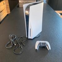 Ps5 disco con scatolo e un gioco