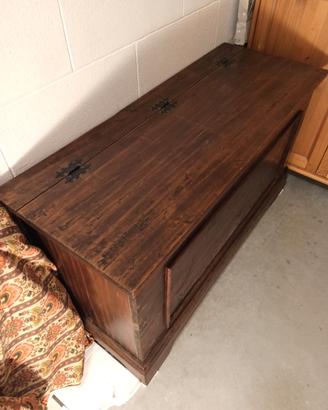 Antica cassapanca in legno