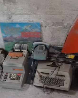 Macchine da scrivere calcolatrici telefono