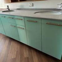 Mobile bagno laccato colore acqua