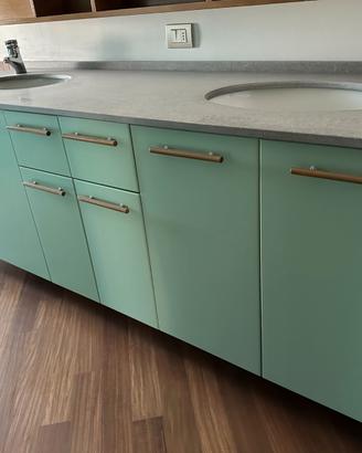 Mobile bagno laccato colore acqua