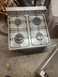Cucina e piastra per piccola ristorazione