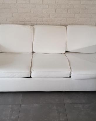 divano tre posti in tessuto colore bianco