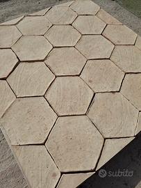 Pavimento in cotto esagonale fatto a mano