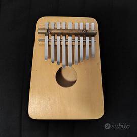 Kalimba in legno chiaro