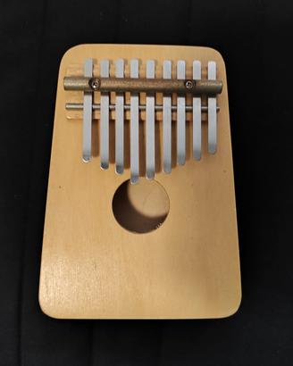 Kalimba in legno chiaro