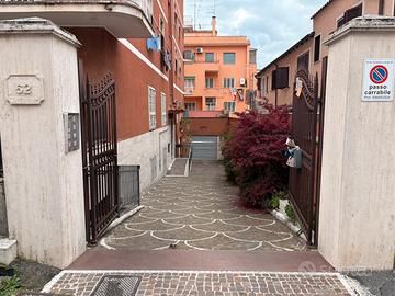 Posto Moto coperto a Colli Albani