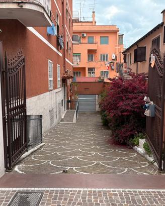 Posto Moto coperto a Colli Albani