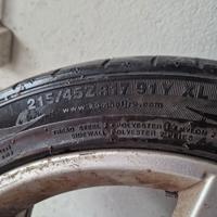 quattro gomme con i rispettivi cerchi