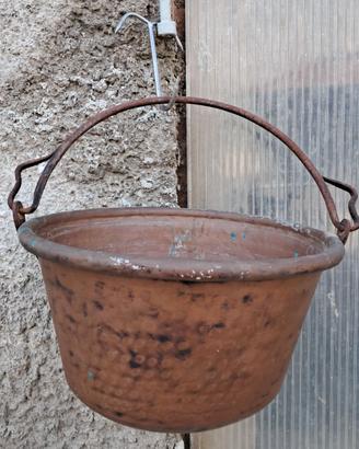 vecchio paiolo in rame