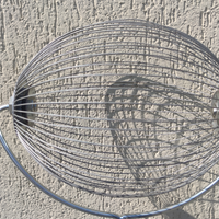 Raccogli frutta da terra noci, mele ecc