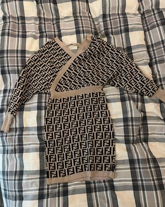 Abito in maglia aderente