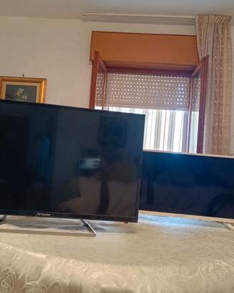 Coppia di televisori marchio Strong 24" e 32"