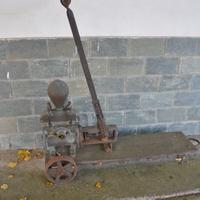 Antica pompa per vino