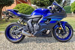 Yamaha R7