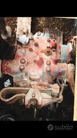 Trattore sollevatore a sforzo controllato