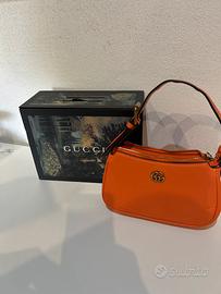 Borsa mini arancione.