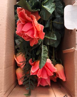 vari set di fiori finti mai usati