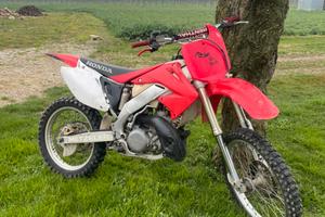 Honda CR250R 250 due tempi del 1998