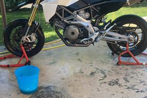 Stupenda aprilia dorsoduro 750