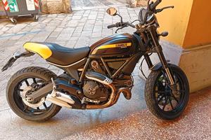 DUCATI SCRAMBLER 800 FULL THROTTLE 