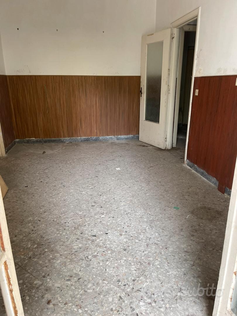 Trilocale centralissimo da ristrutturare - Vista 5