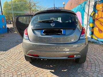 Lancia Ypsilon 2016 Gold