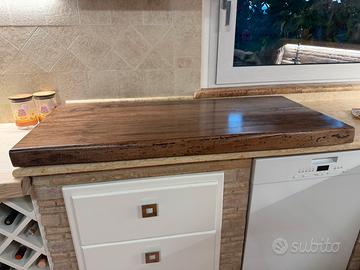 Tavola in legno di noce