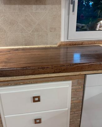Tavola in legno di noce