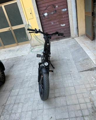 Bici elettrica come nuova, Marca in fotografia.