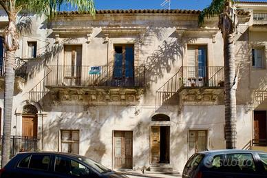 Casa indipendente di 144 m² con più di 5 locali a 